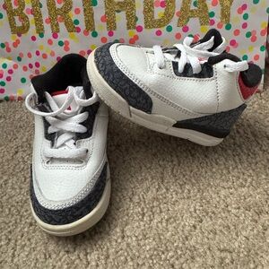 TODDLER JORDAN 4s SIZE 5